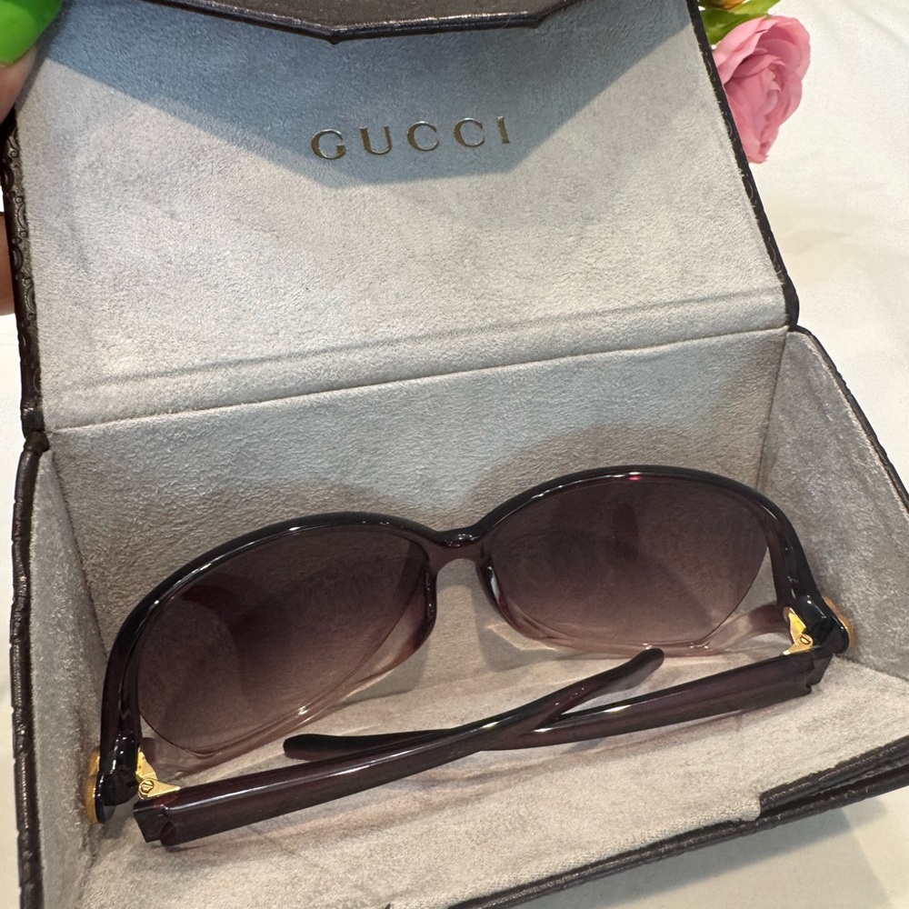 Authentic Gucci Sunglasses with Heart GG logo - Picture 10 of 10